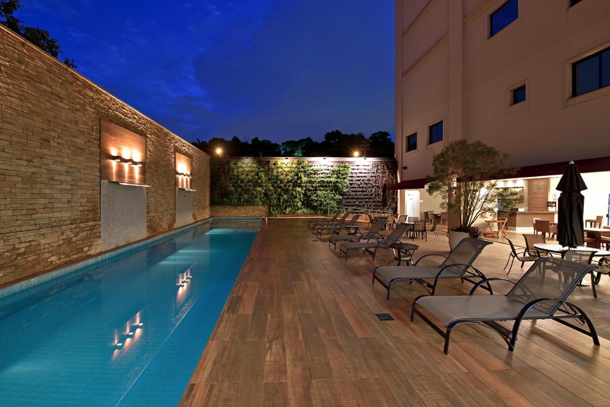 Hotel Mont Blanc Premium Ribeirão Preto Eksteriør bilde Hotel's pool