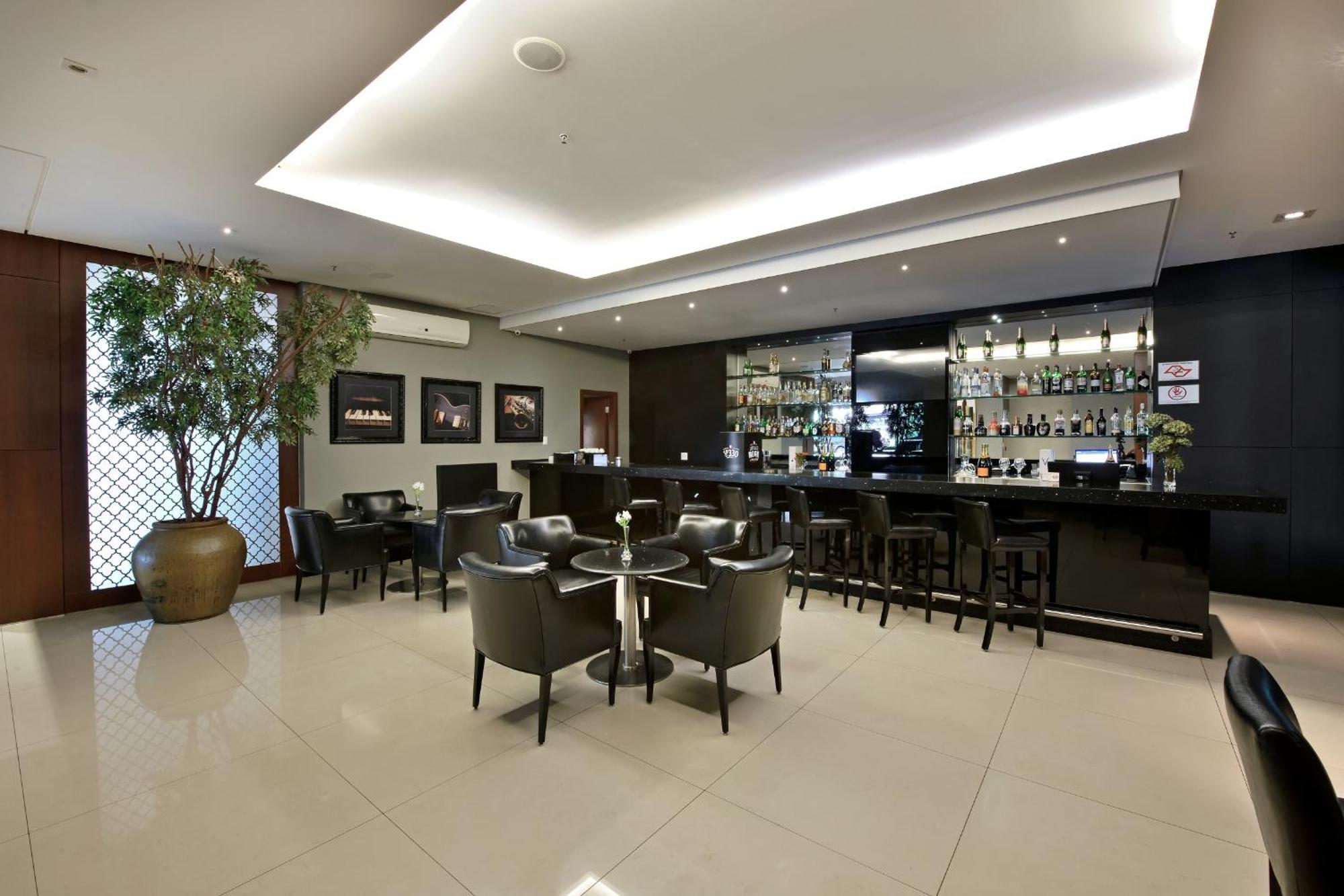 Hotel Mont Blanc Premium Ribeirão Preto Eksteriør bilde The bar at the hotel