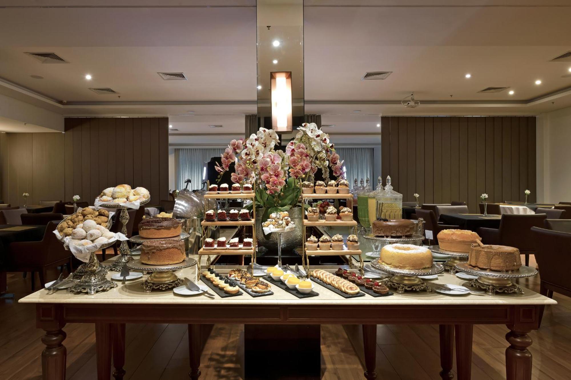 Hotel Mont Blanc Premium Ribeirão Preto Eksteriør bilde A dessert buffet