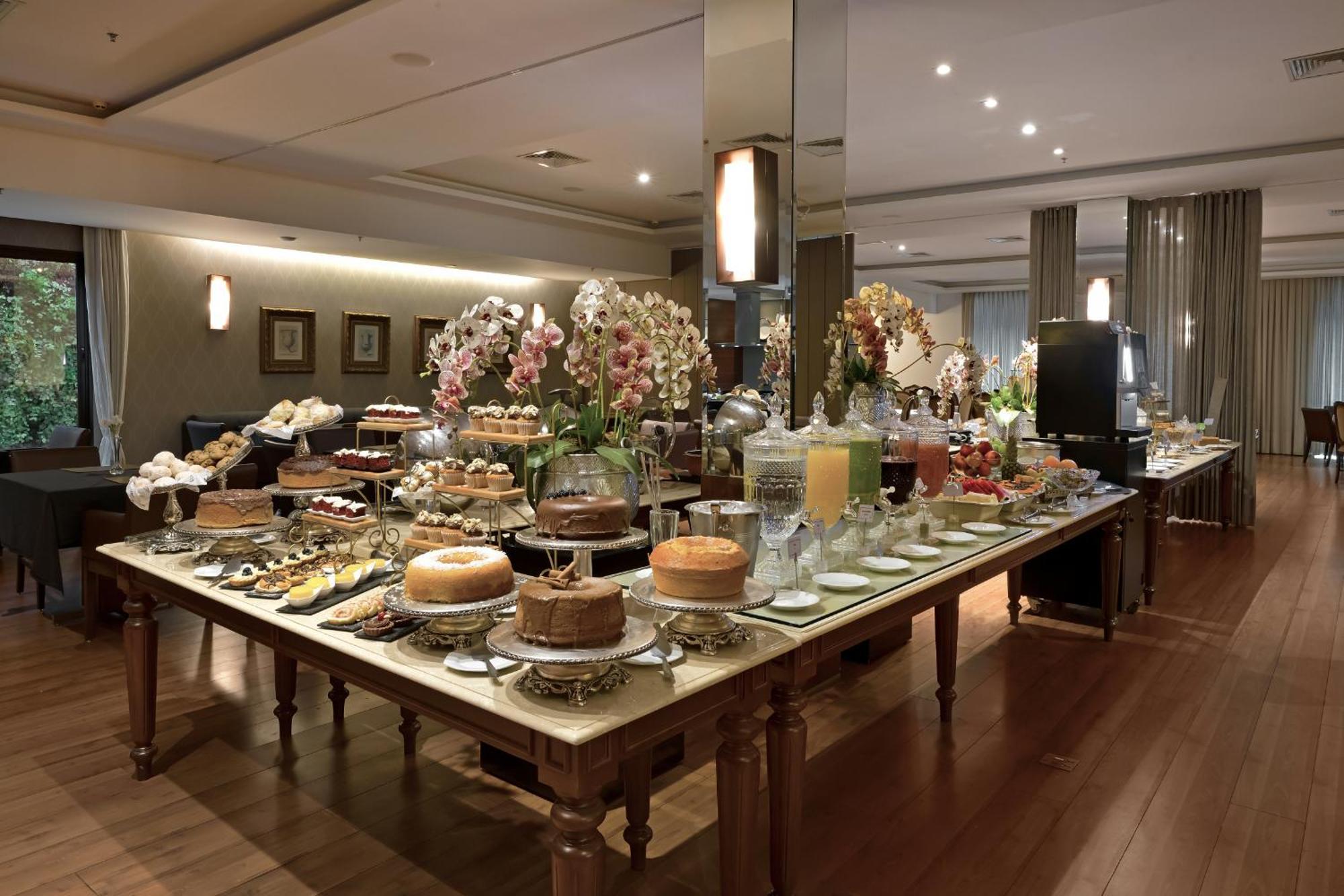 Hotel Mont Blanc Premium Ribeirão Preto Eksteriør bilde A dessert buffet