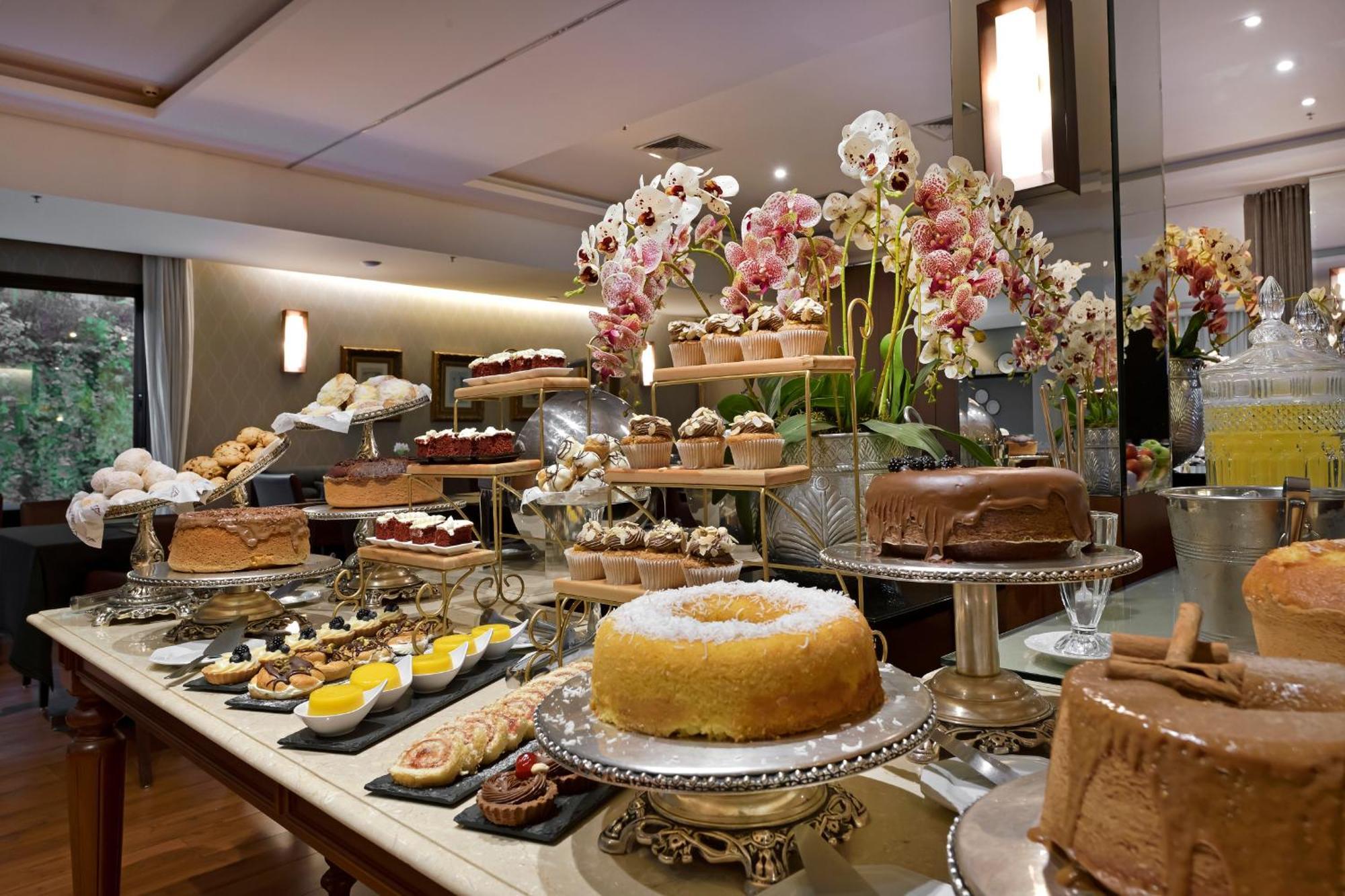 Hotel Mont Blanc Premium Ribeirão Preto Eksteriør bilde A dessert buffet
