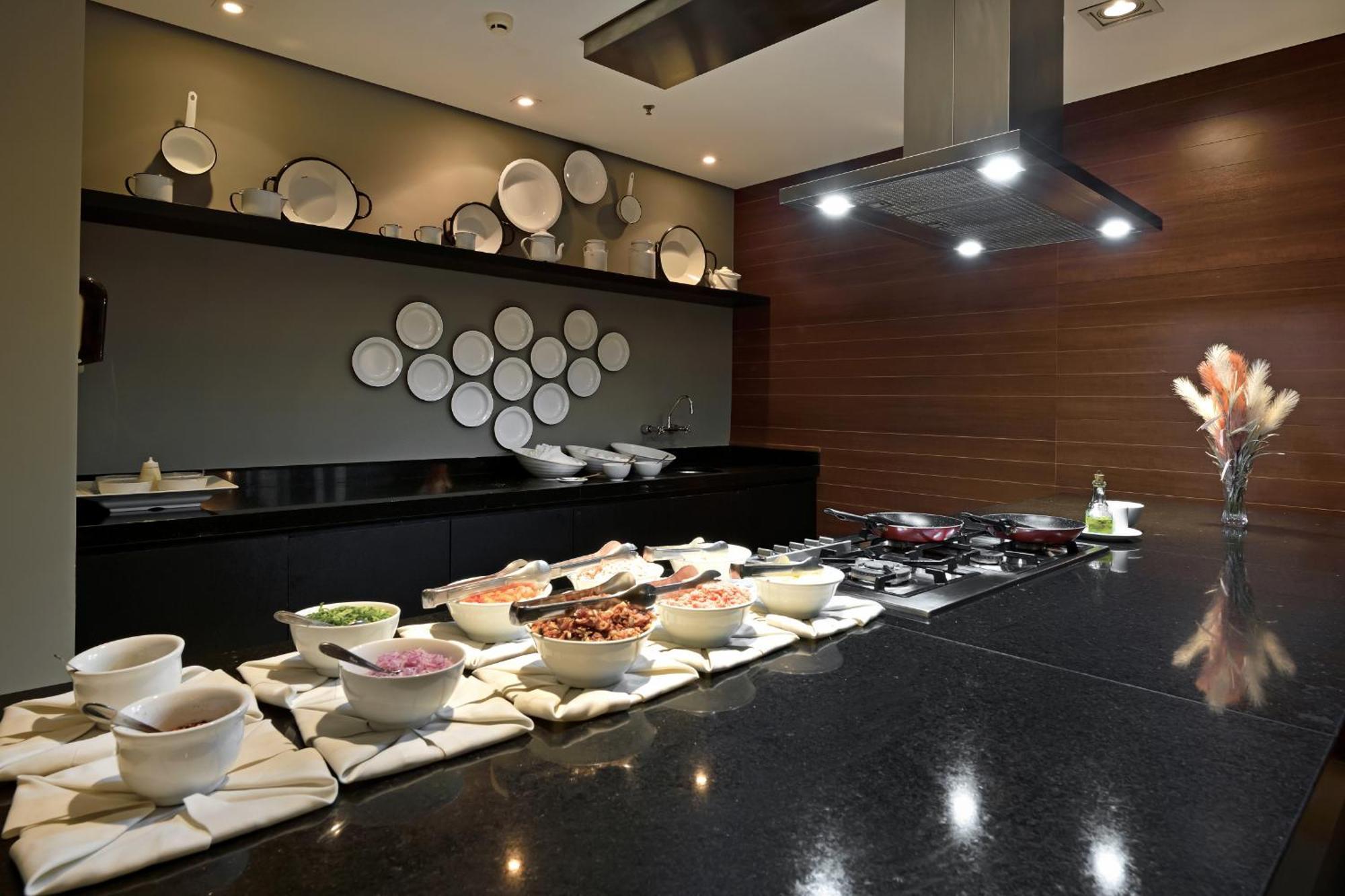Hotel Mont Blanc Premium Ribeirão Preto Eksteriør bilde A buffet at a hotel