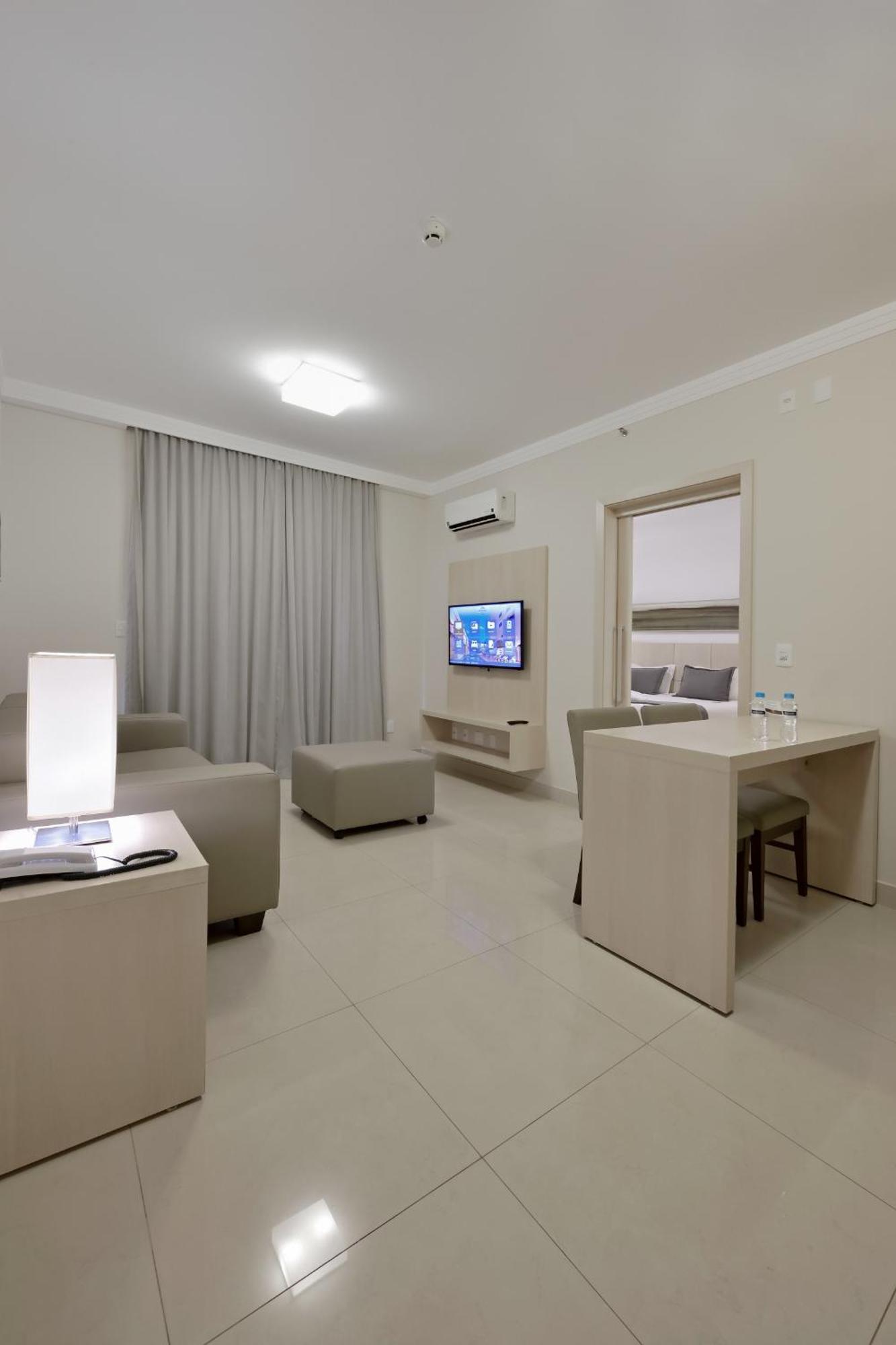 Hotel Mont Blanc Premium Ribeirão Preto Rom bilde A room at the hotel