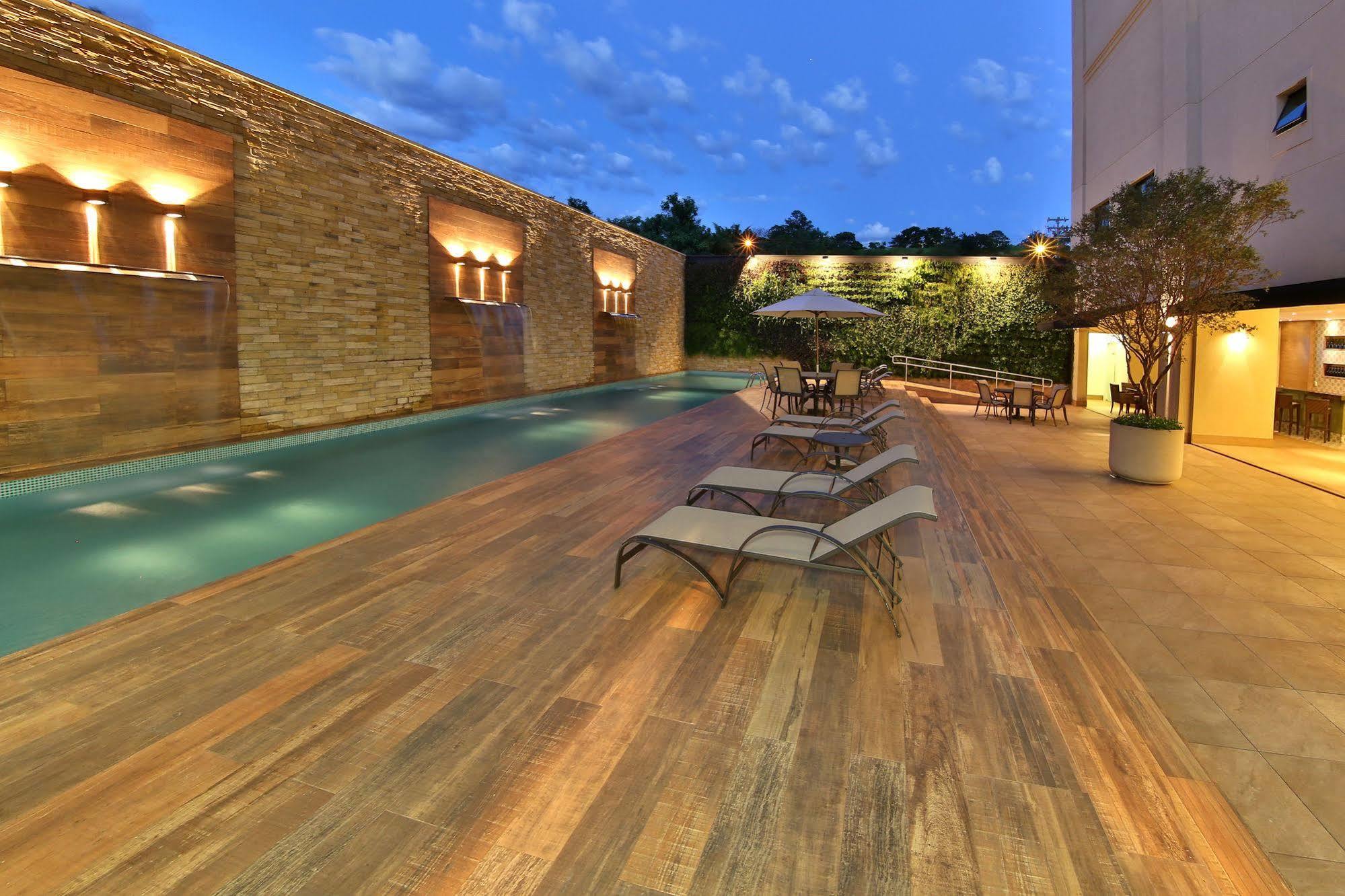 Hotel Mont Blanc Premium Ribeirão Preto Eksteriør bilde The pool at the hotel