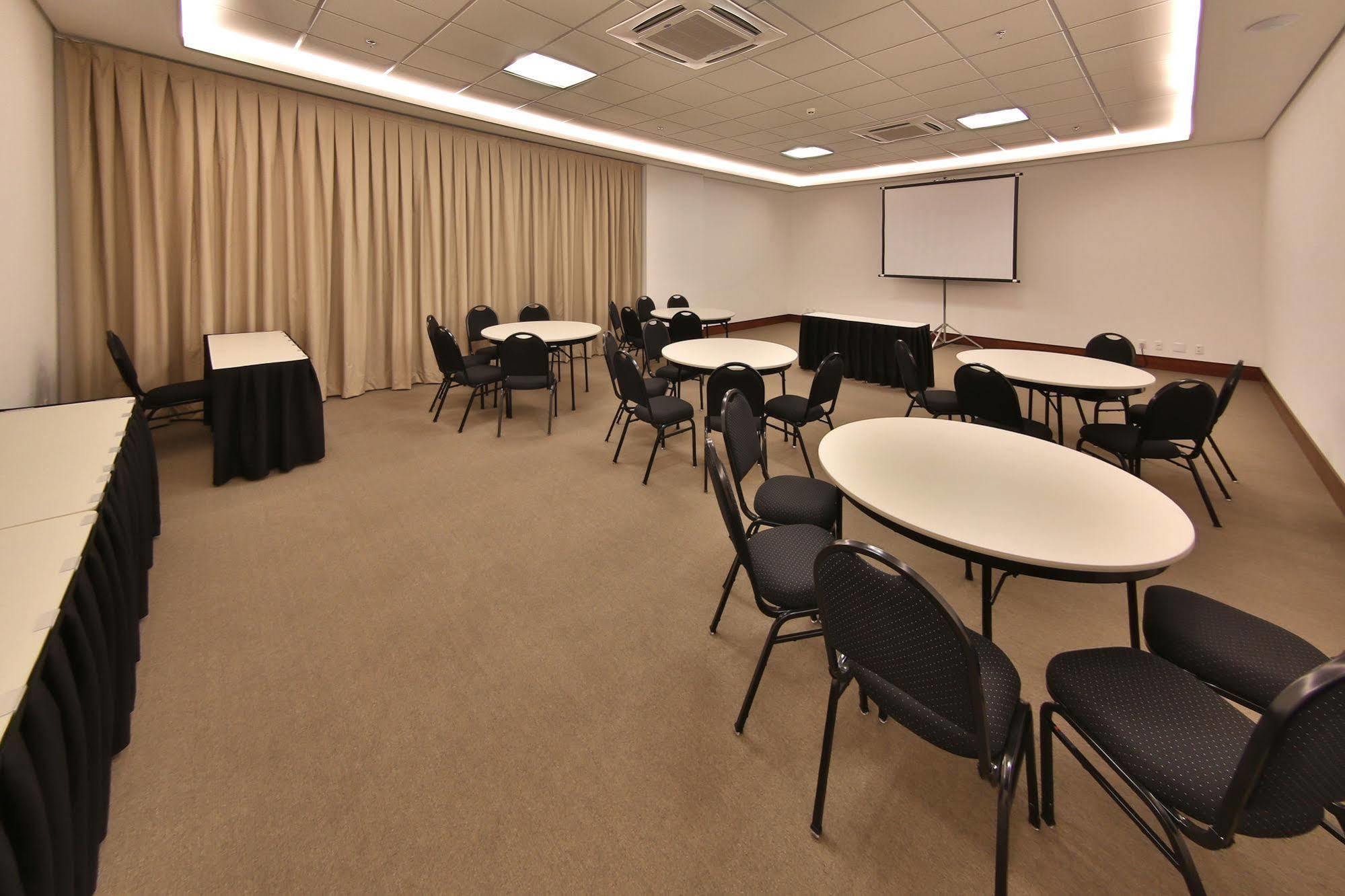 Hotel Mont Blanc Premium Ribeirão Preto Eksteriør bilde A meeting room at the National Library of the Netherlands